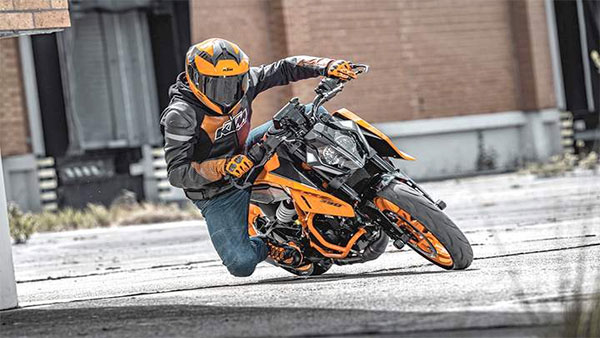  KTM 390 Duke 2024        3