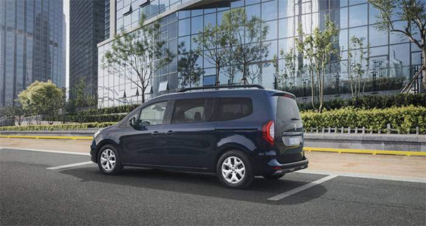  Renault Grand Kangoo  7     4