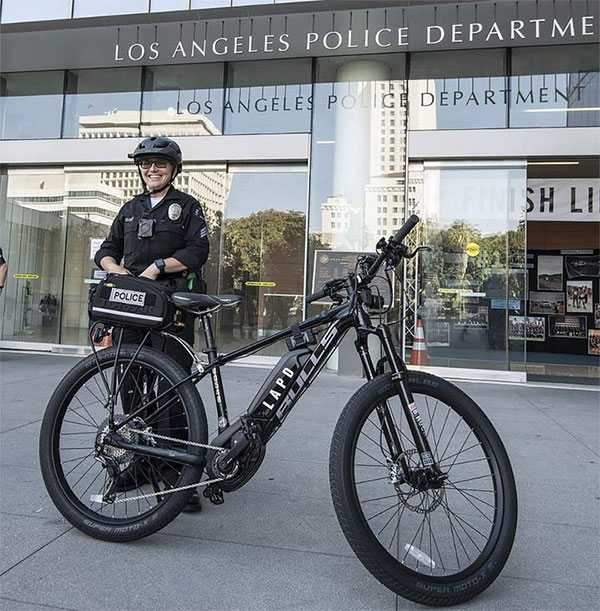 Поліція пересідає на на електровелосипеди, щоб ловити порушників на... електровелосипедах 2