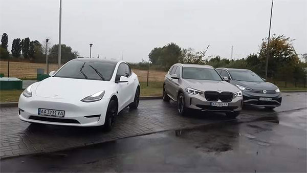    Volkswagen ID.4, BMW iX3  Tesla Model Y    2