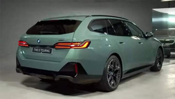 BMW     i5 M60 Touring EV,      2