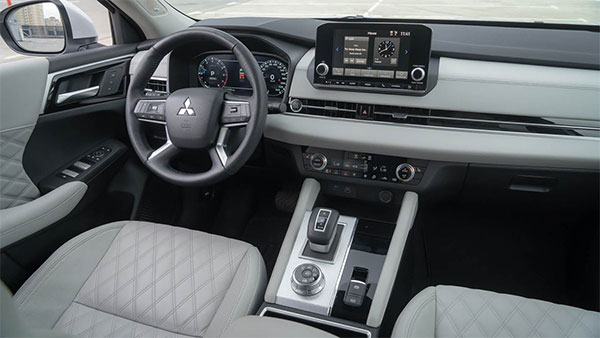 - Mitsubishi Outlander:    3