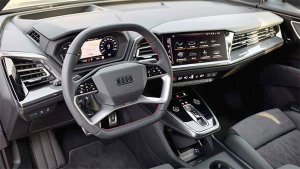 Audi Q4 55 e-tron      3