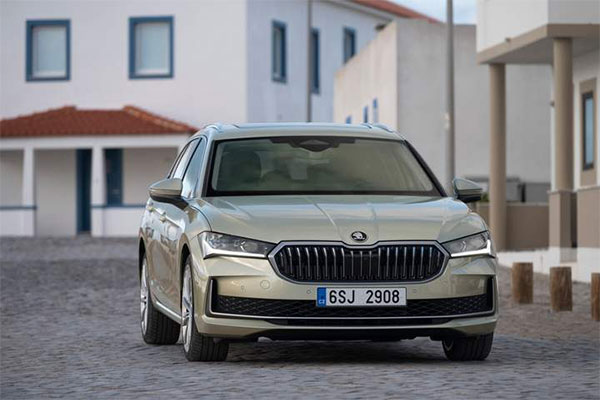  Skoda Superb Combi   3