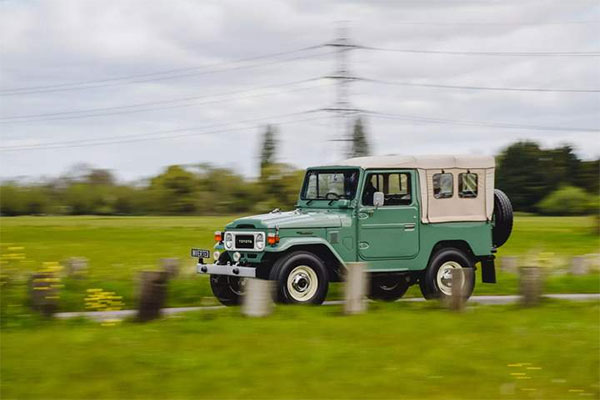 Toyota Land Cruiser FJ40    2