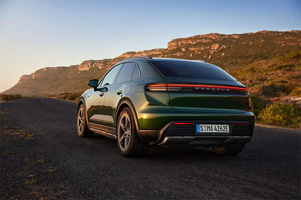 Porsche    Macan   4