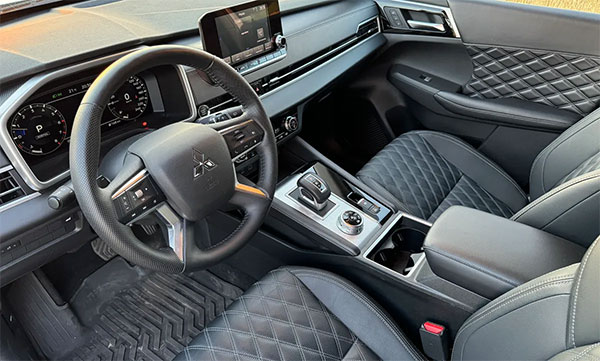 - Mitsubishi Outlander:   ? 3